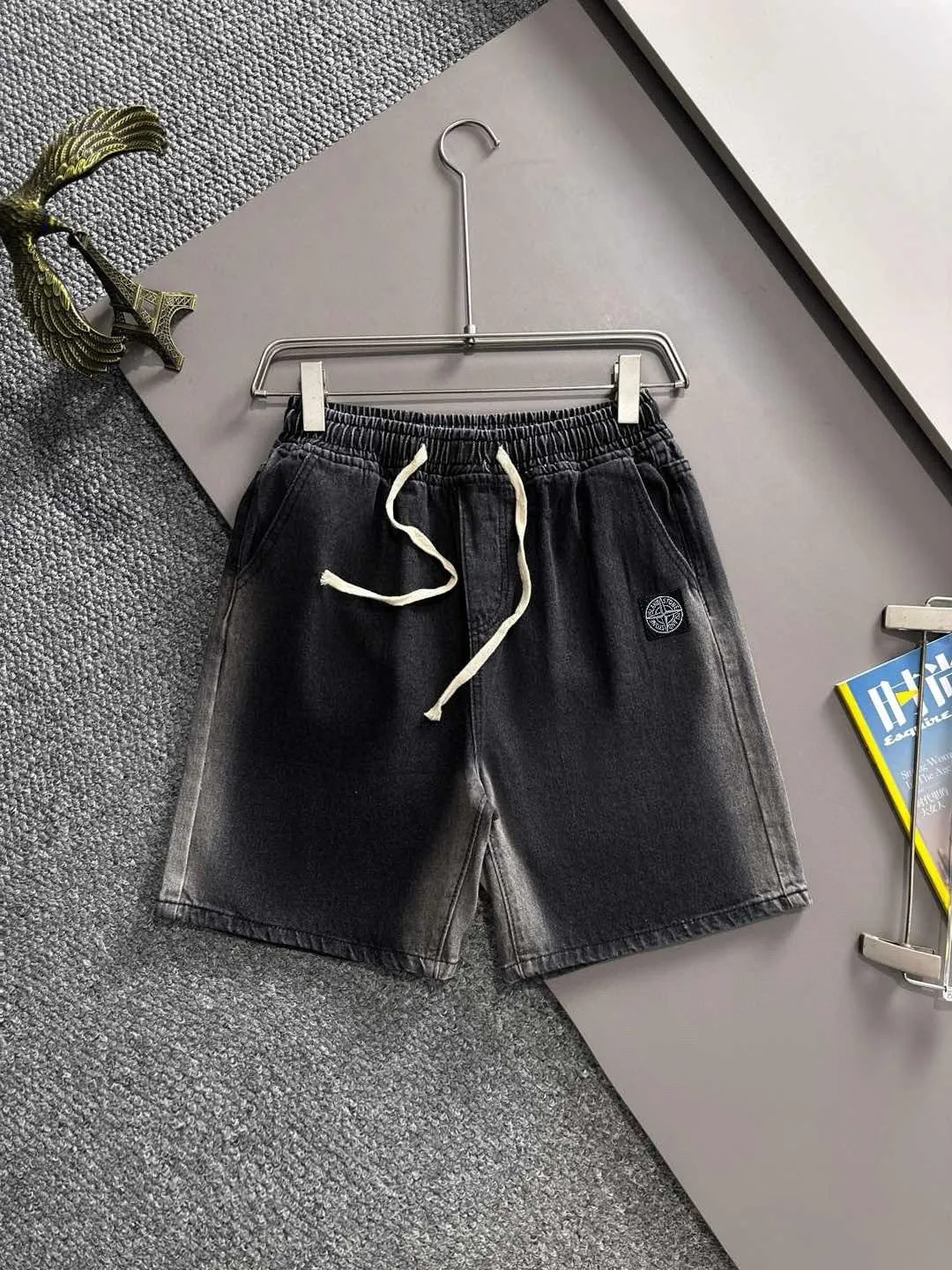 🅿️330 Stone Island 2025 new summer jeans and denim shorts are woven from imported Japanese Denim plain cotton denim fabrics. They are complete with three standards. The top stonewashing process makes the texture reach the old taste of the 1980s. It is soft, delicate, comfortable and breathable. The color has a modern and fashionable vicissitudes. The upper body is versatile and fashionable! Light luxury, a must-have item for daily commuting! Size: S-2XL (please state your height and weight when placing an order)